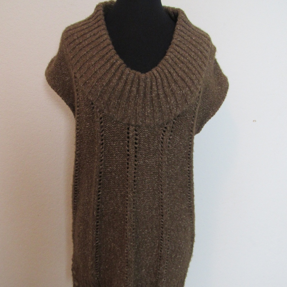 BCBG Maxazria cable knit tunic sweater, size small